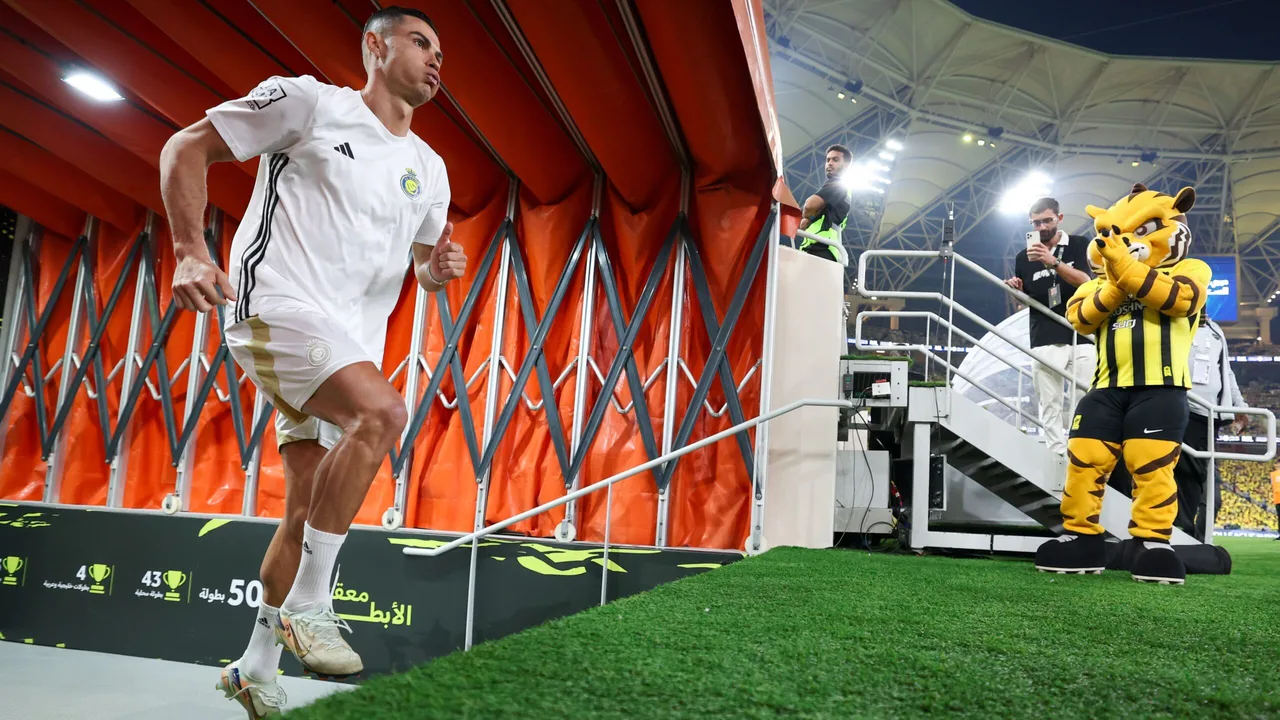 قمة الدوري السعودي.. القنوات الناقلة لمباراة النصر والاتحاد في دوري روشن 2026